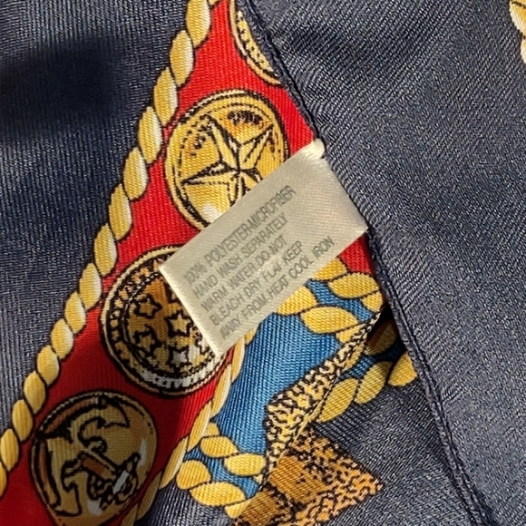 Symphony Scarfs Made In Italy 100% Polyester Microfiber Scarf 34" X 34" - Picture 6 of 7